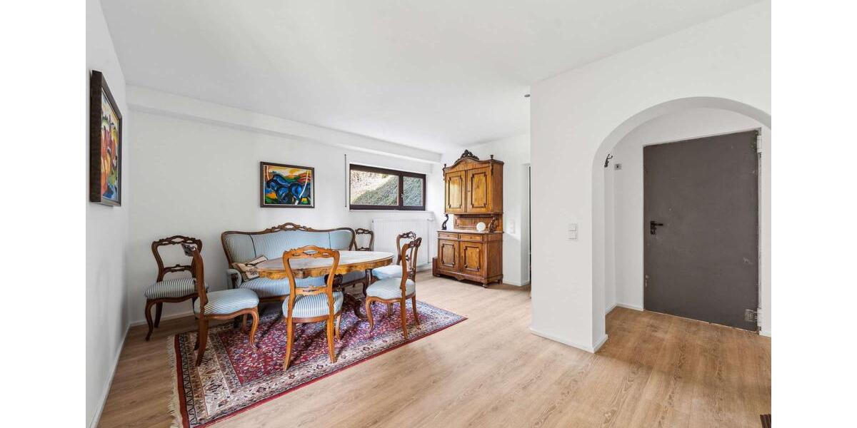 Einfamilienhaus Würzburg Dürrbachau - 8 Zimmer, 208 m&sup2;, 2.500&euro; | Angebot:26676454