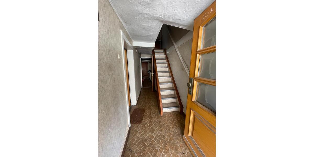 Doppelhaushälfte Würzburg Dürrbachau - 8 Zimmer, 215 m&sup2;, 125.000&euro; | Angebot:25599765