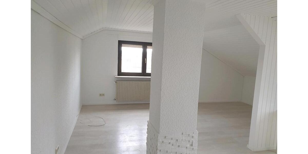 Dachgeschoßwohnung Rimpar - 3 Zimmer, 75 m&sup2;, 900&euro; | Angebot:26476793