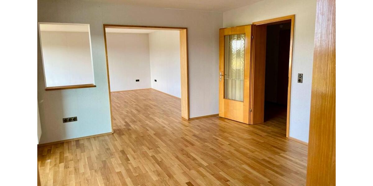 Etagenwohnung Hettstadt - 4 Zimmer, 108 m&sup2;, 1.050&euro; | Angebot:25131993