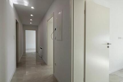 Erstbezug nach Kernsanierung! 4-Zi.-Whg. mit Wintergarten! 4 zimmer