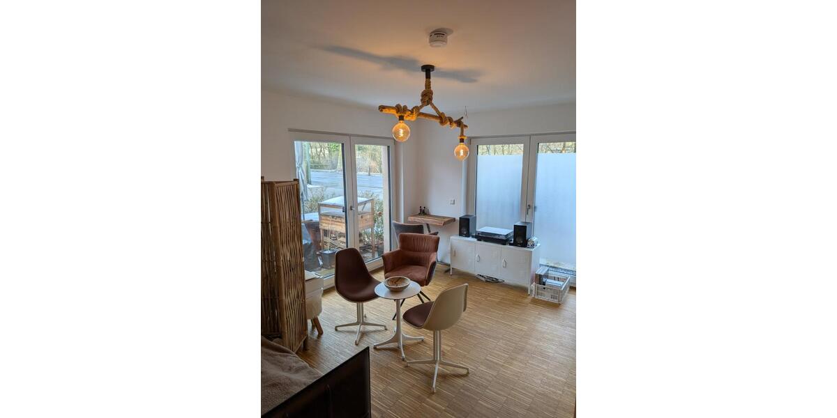 Helle 1-Zi.-Whg, Wü- Leistenstraße, Parkett, EBK, Terrasse, Stpl. 1 zimmer