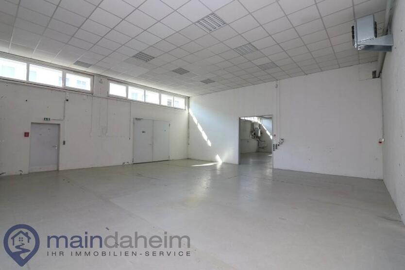 Vielseitig nutzbare Lagerhalle in unmittelbarer Stadtnähe