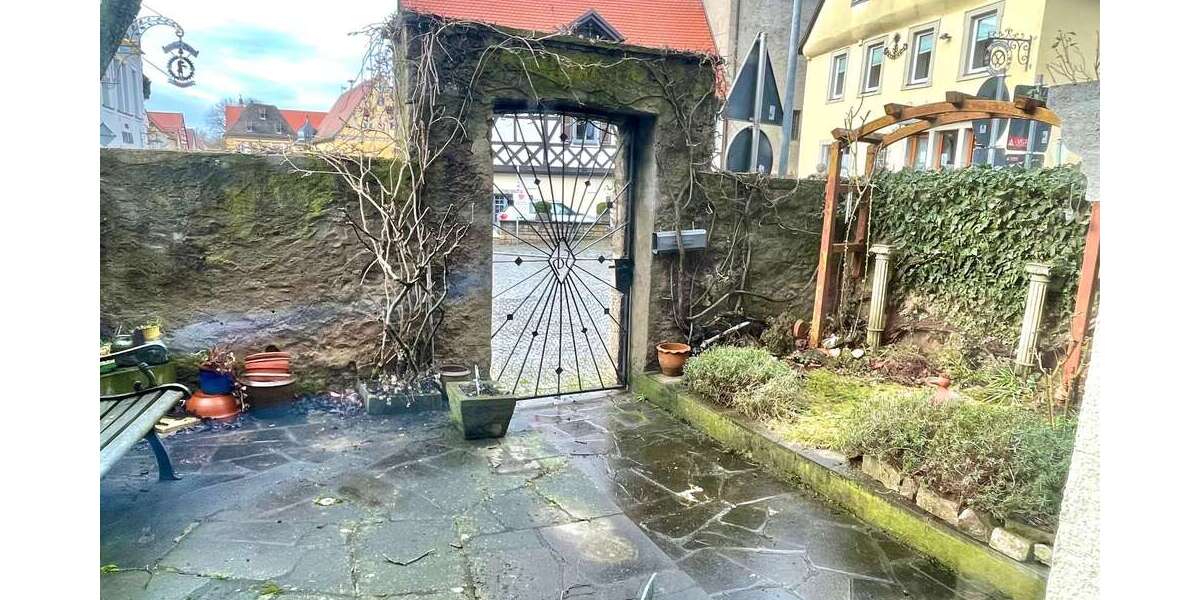 Haus zum Mieten in Frickenhausen 1.200 € 150 m² 5.5 zimmer