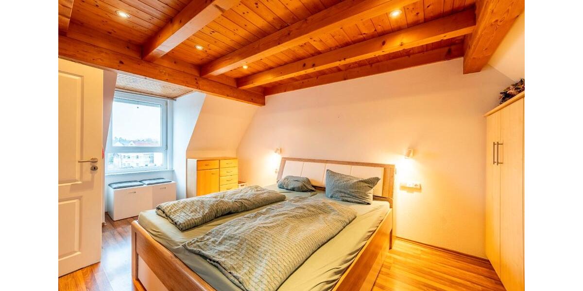 Dachgeschoßwohnung Albertshofen - 4.5 Zimmer, 160 m&sup2;, 1.280&euro; | Angebot:26442379