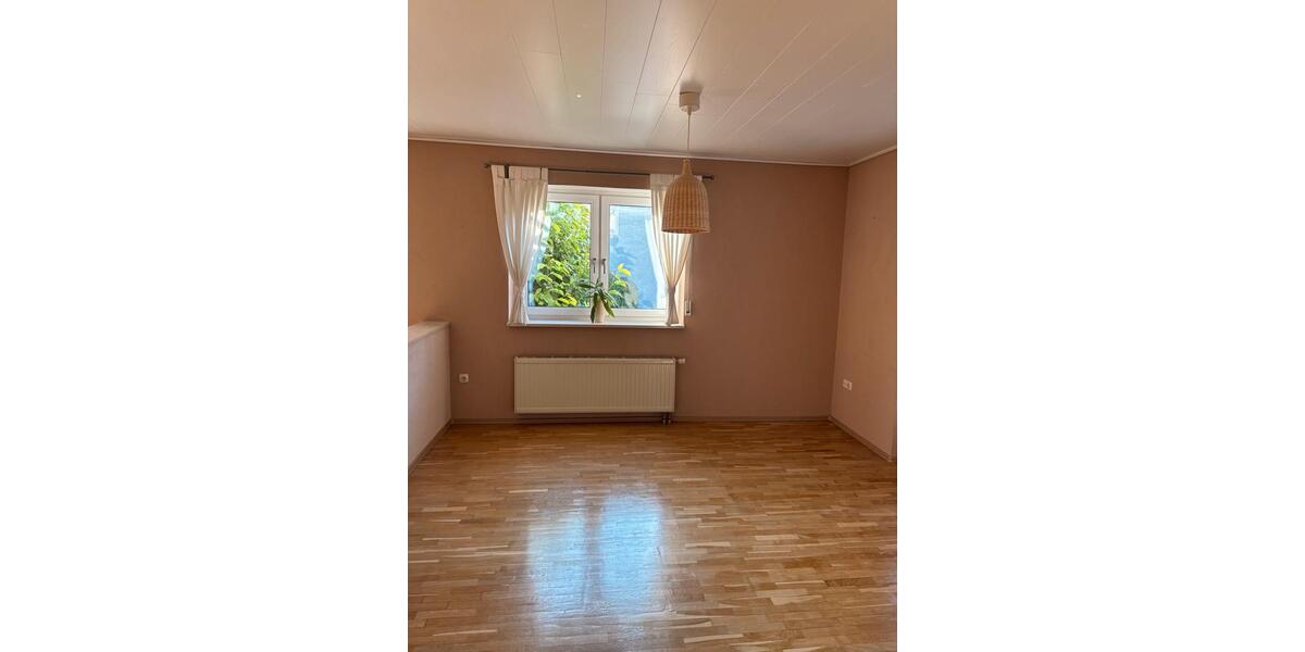 Erdgeschoßwohnung Neubrunn - 3 Zimmer, 120 m&sup2;, 1.500&euro; | Angebot:26444222
