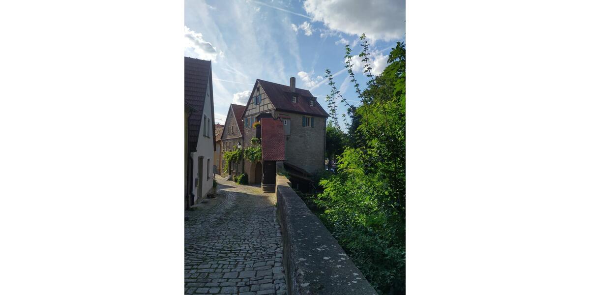 Etagenwohnung Würzburg Sanderau - 5 Zimmer, 134 m&sup2;, 440&euro; | Angebot:25752183