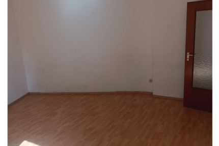 Helles ArbeitsZimmer in 2er-Bürogemeinschaft zur Untermiete