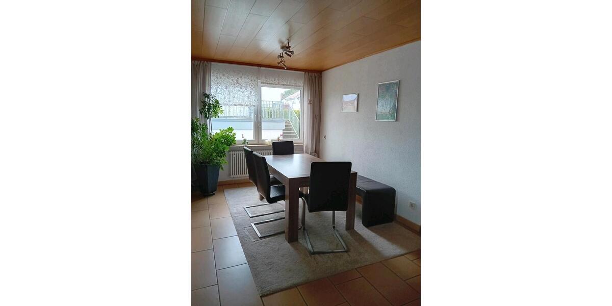 Doppelhaushälfte Tauberbischofsheim - 8 Zimmer, 170 m&sup2;, 1.500&euro; | Angebot:26089087