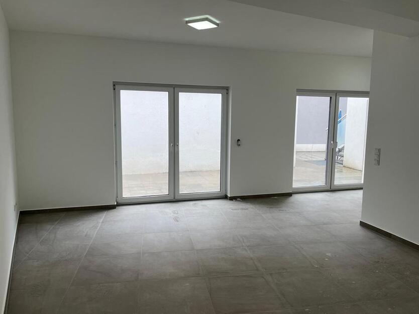 Kompakt. Clever. Charmant. Frisch renovierte 1-Zimmer-Wohnung mit Terrasse & Stellplatz!