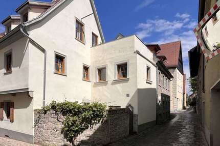 Haus Ochsenfurt - 4 Zimmer, 135 m&sup2;, 398.000&euro; | Angebot:26013484