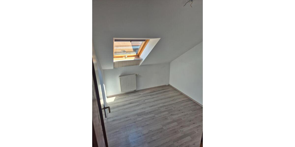 Dachgeschoßwohnung Esselbach Kredenbach - 2.5 Zimmer, 77 m&sup2;, 240.000&euro; | Angebot:26707060