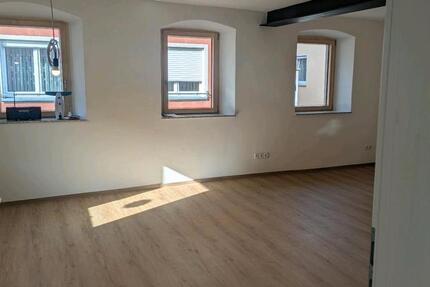 Wohnung Sommerach - 2 Zimmer, 71 m&sup2;, 800&euro; | Angebot:25405472