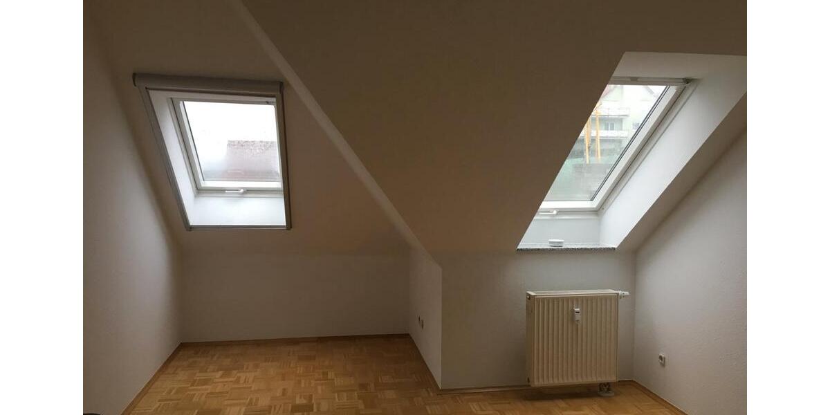 Dachgeschoßwohnung Frickenhausen am Main - 3 Zimmer, 99 m&sup2;, 1.000&euro; | Angebot:26560530
