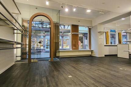 Attraktive Büro- Praxis- Ladenfläche 91qm - große Fensterfront zimmer