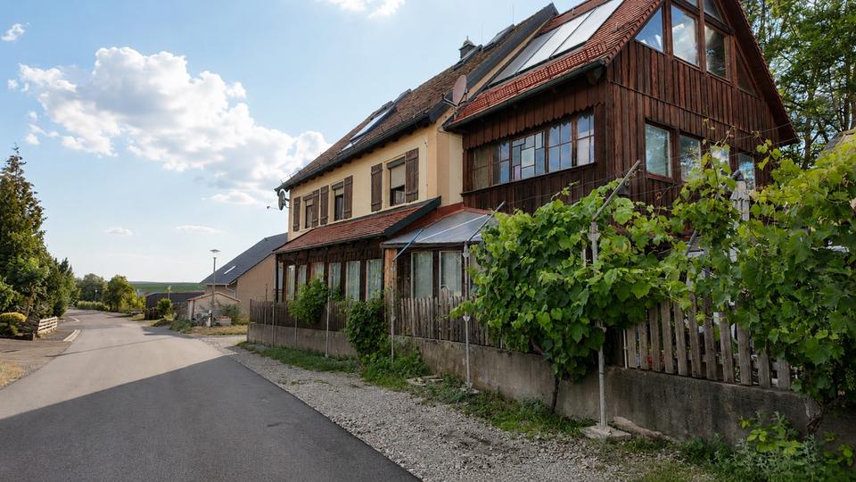 Mehrfamilienhaus, Wohnhaus Ippesheim - 9 Zimmer, 242 m&sup2;, 549.000&euro; | Angebot:26975756
