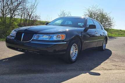 Lincoln Town Car 228.500 km 9.900 &euro; Giebelstadt-Herchsheim 97232