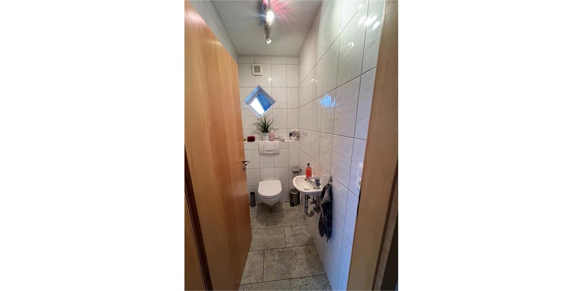 Wunderschöne EG-Wohnung - exklusiver Pool, Kamin & großem Garten 5.5 zimmer