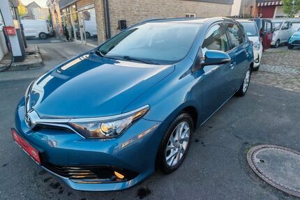 Toyota Auris 61.100 km 11.899 &euro; Sommerach 97334
