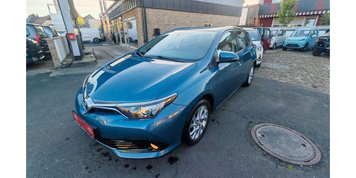 Toyota Auris 61.100 km 11.899 &euro; Sommerach 97334