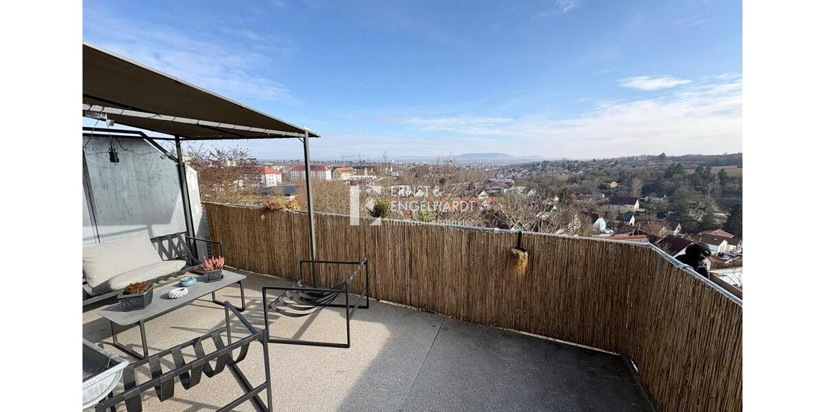 Dachgeschoßwohnung Kitzingen - 3.5 Zimmer, 110 m&sup2;, 1.100&euro; | Angebot:25255990