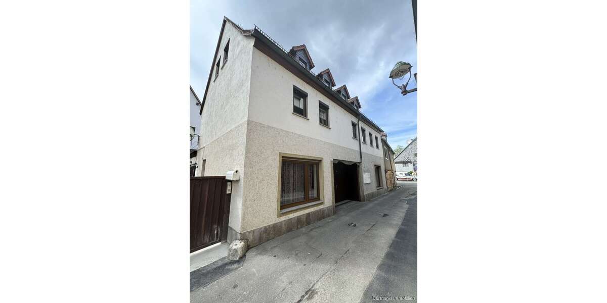 Einfamilienhaus Würzburg Heuchelhof - 8 Zimmer, 158 m&sup2;, 344.000&euro; | Angebot:25800353