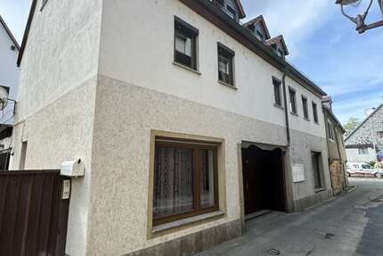 Haus Würzburg Heuchelhof - 8 Zimmer, 158 m&sup2;, 344.000&euro; | Angebot:25800353