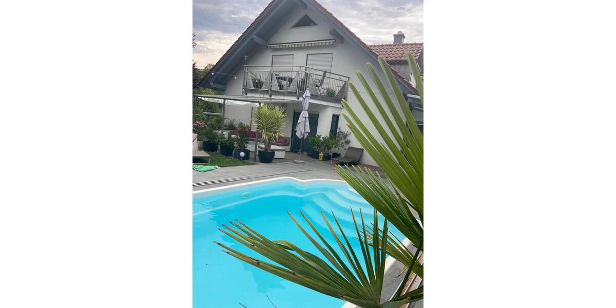 Großzügiger Haushälfte mit exklusivem Pool, großem Garten & Kamin 5.5 zimmer