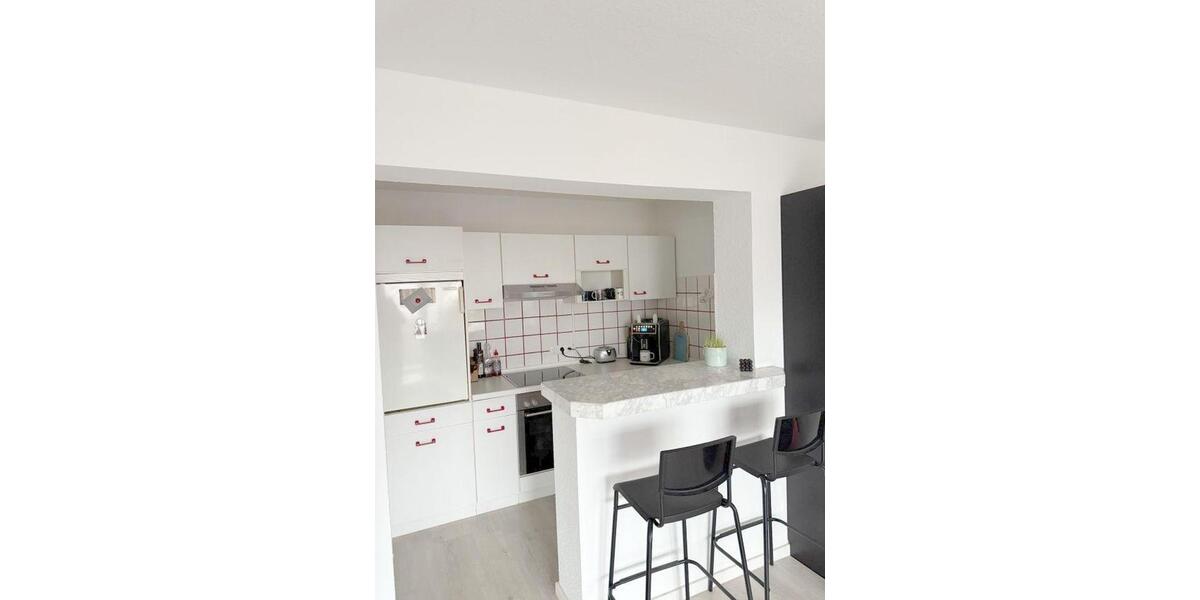 Sehr schöne, helle 1 Zi-Whg mit EBK und Balkon in Waldbüttelbrunn 1 zimmer