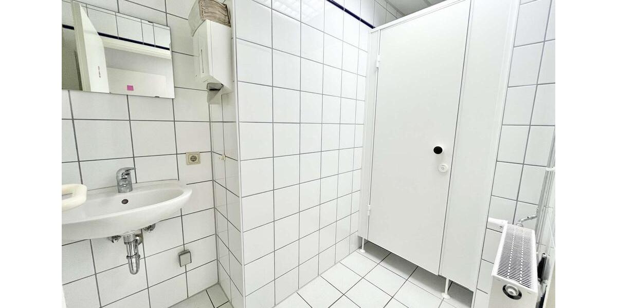 Stadtnahe barrierefreie Bürofläche mit Aufzug und Stellplätzen - frisch renoviert zimmer