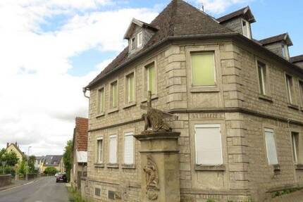 Haus Bütthard - 8 Zimmer, 320 m&sup2;, 205.000&euro; | Angebot:22017001