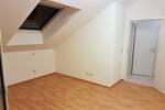 Traumhafte 3 Zimmer Wohnung mit Süd-Dachbalkon, Westloggia und Stellplatz in ruhiger Lage