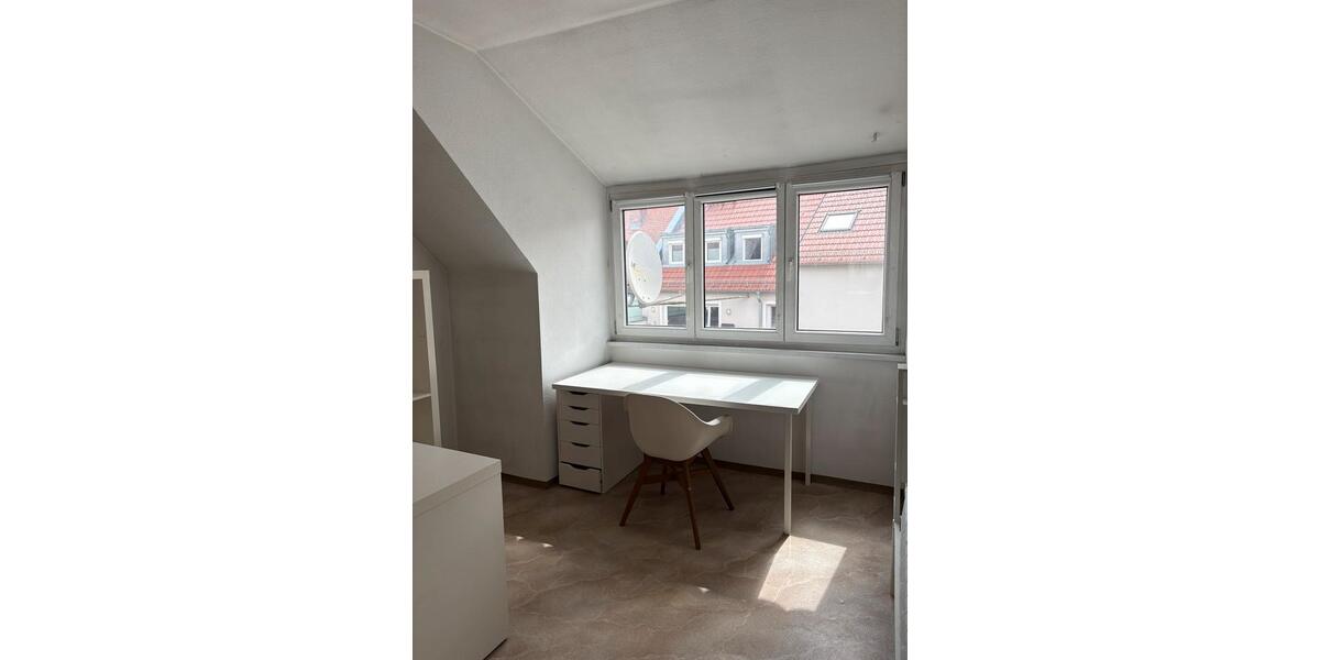 Dachgeschoßwohnung Würzburg - 1 Zimmer, 25 m&sup2;, 285&euro; | Angebot:26284471