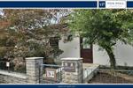 Einfamilienhaus mit Naturgarten und 2 Garagen in grüner und ruhiger Wohnlage zu verkaufen