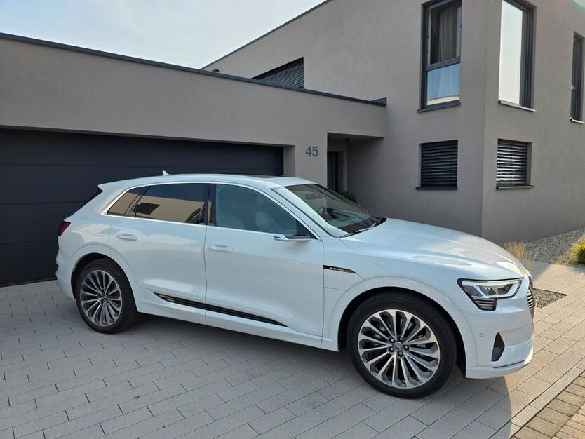 Audi e-tron 67.900 km 32.990 € Würzburg 97082