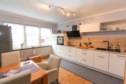 Helle 3 Zimmer EG-Wohnung mit Balkon+Einbauküche+Einzelgarage zimmer