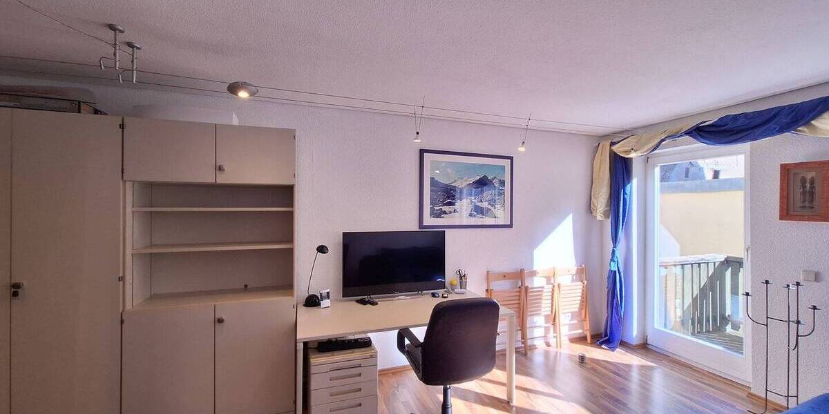 2 Zimmer Stadtwohnung im Zentrum von Kitzingen in der Kaiserstr.Absolut ruhig und sonnig mit Balkon :-) Nur 2 Min.fußläufig zur Fußgängerzone und Main 2 zimmer