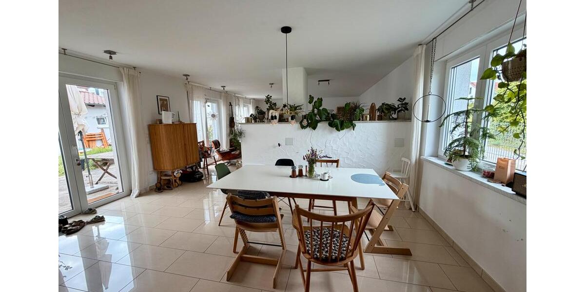 Erdgeschoßwohnung Gerbrunn - 4 Zimmer, 136 m&sup2;, 1.450&euro; | Angebot:26566782