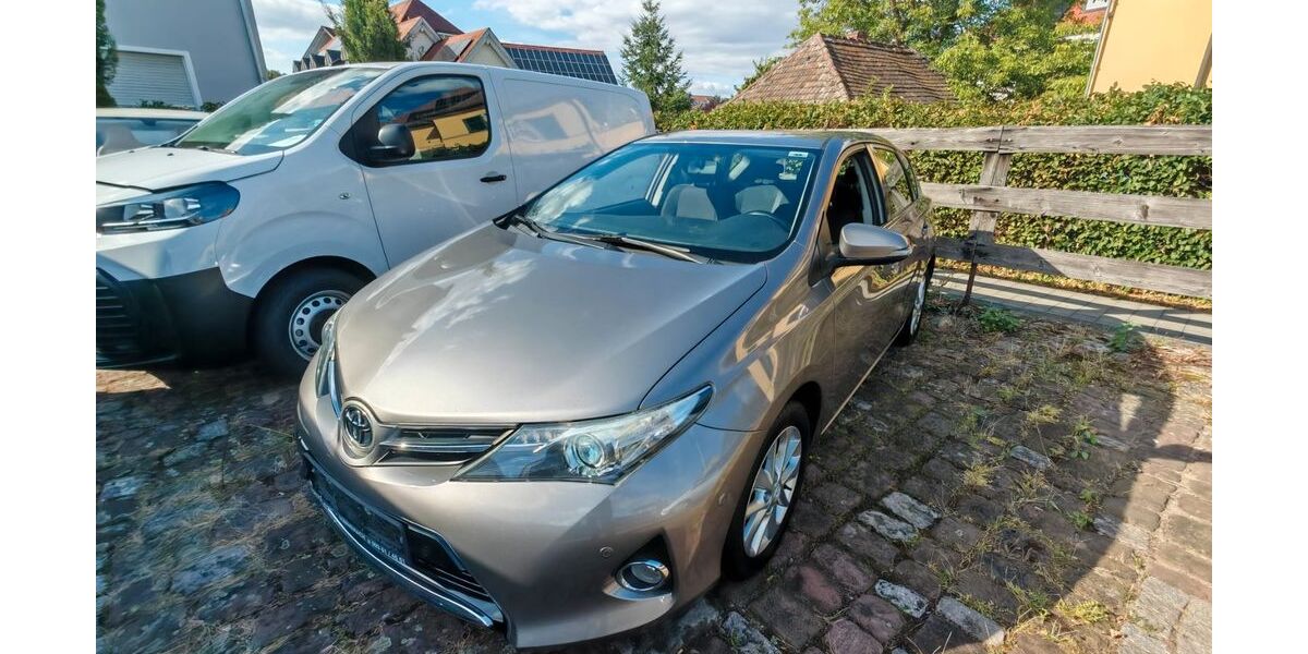 Toyota Auris 140.850 km 7.900 &euro; Sommerach 97334