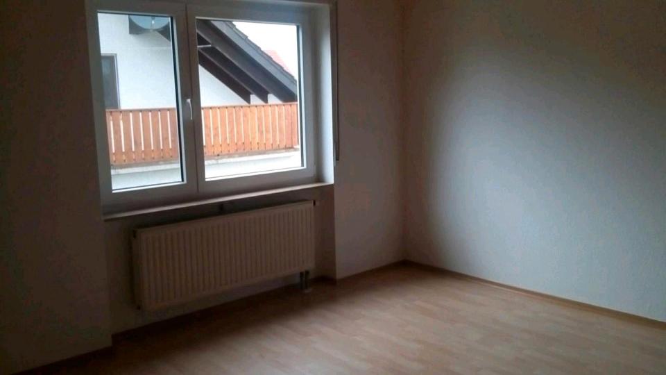 Dachgeschoßwohnung Prosselsheim - 4 Zimmer, 120 m&sup2;, 700&euro; | Angebot:26211442