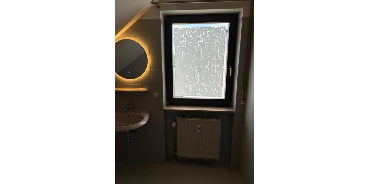 Dachgeschoßwohnung Waldbüttelbrunn - 1 Zimmer, 27 m&sup2;, 420&euro; | Angebot:26626290