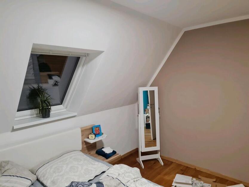 Einfamilienhaus ca. 170 QM Wohnfläche teilrenoviert.
