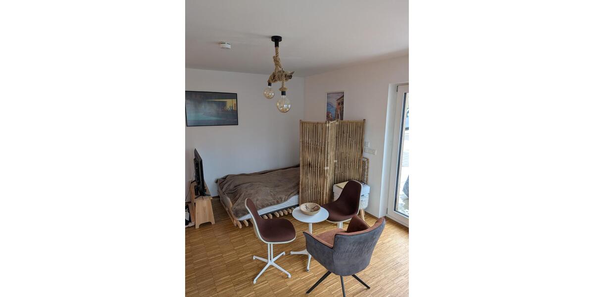 Helle 1-Zi.-Whg, Wü- Leistenstraße, Parkett, EBK, Terrasse, Stpl. 1 zimmer