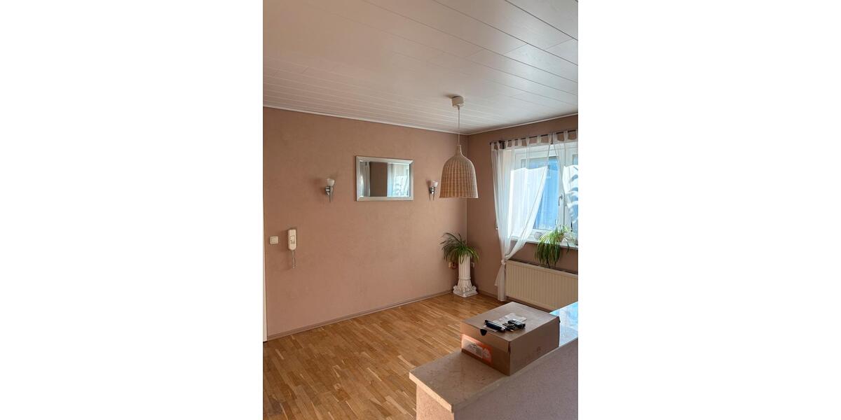 Erdgeschoßwohnung Neubrunn - 3 Zimmer, 120 m&sup2;, 1.500&euro; | Angebot:26444222
