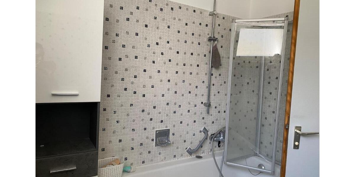 Erdgeschoßwohnung Gerbrunn - 2 Zimmer, 180 m&sup2;, 320&euro; | Angebot:25893696