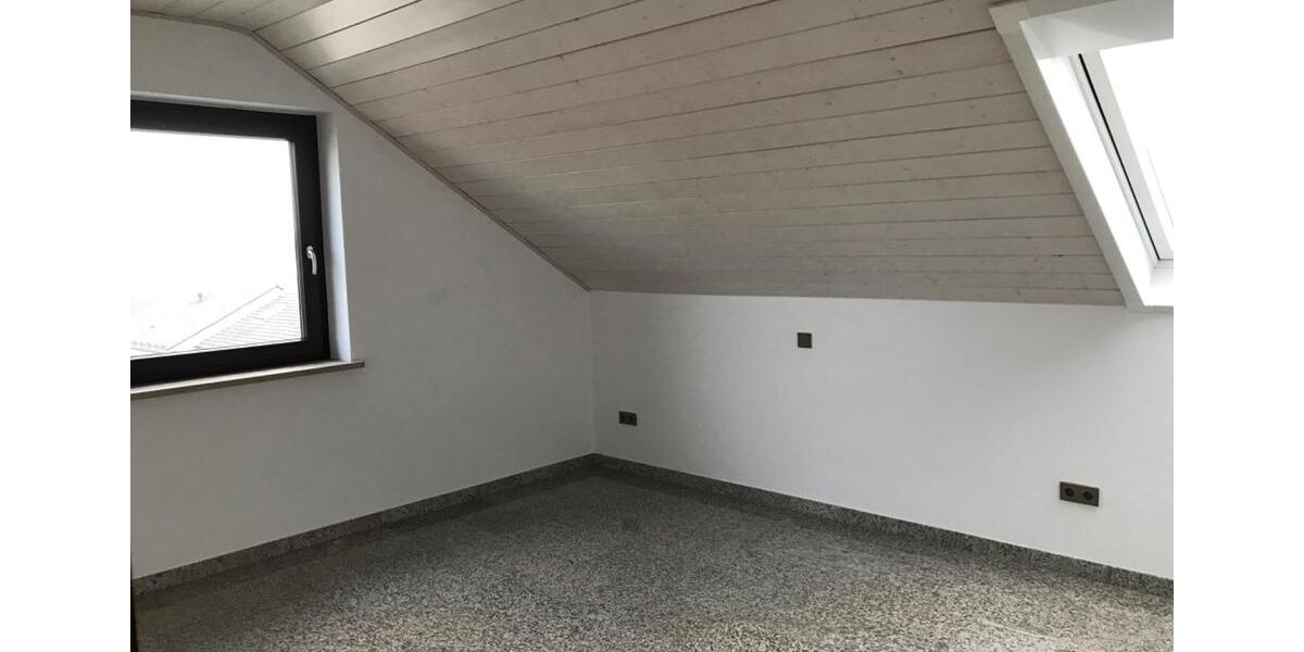 Dachgeschoßwohnung Reichenberg - 4 Zimmer, 100 m&sup2;, 950&euro; | Angebot:25648894