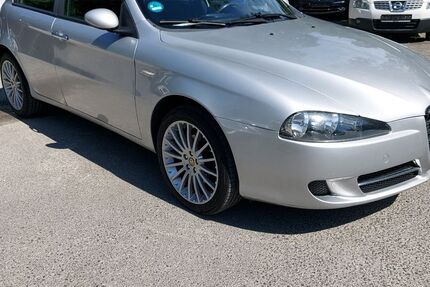 Alfa Romeo 147 185.500 km 2.150 &euro; Würzburg 97082