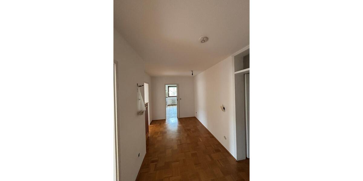 Etagenwohnung Höchberg - 3.5 Zimmer, 81 m&sup2;, 1.250&euro; | Angebot:26155361