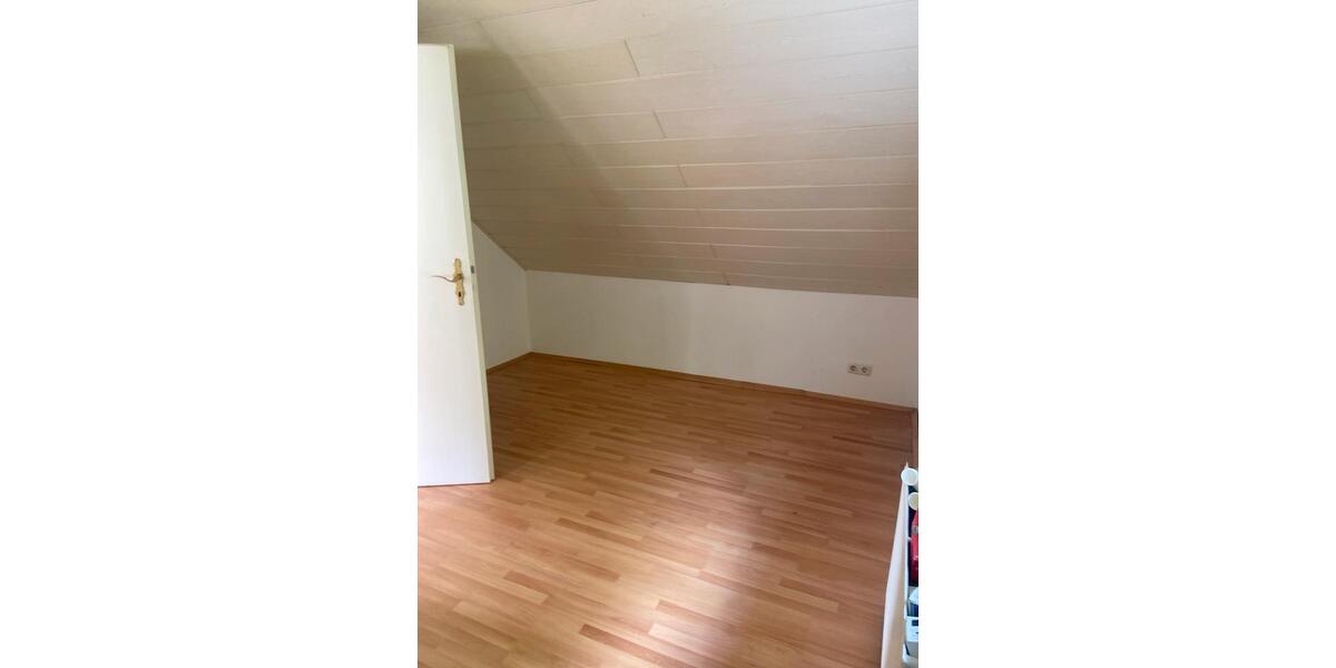 Etagenwohnung Würzburg Heuchelhof - 4 Zimmer, 100 m&sup2;, 1.400&euro; | Angebot:26233579