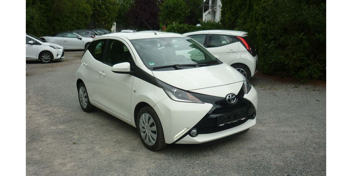 Toyota Aygo (X) 31.500 km 8.500 &euro; Estenfeld bei Würzburg 97230